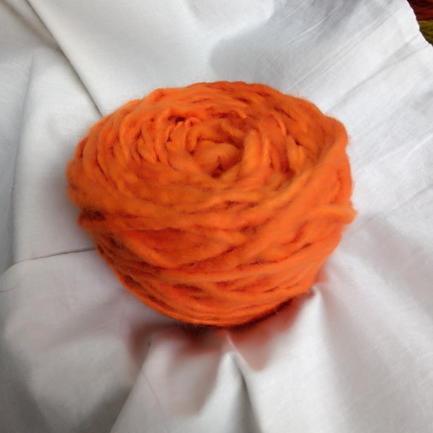 Ovillo 100 grs de Lana natural de oveja corriedale (merino -lincoln) suave al tacto
