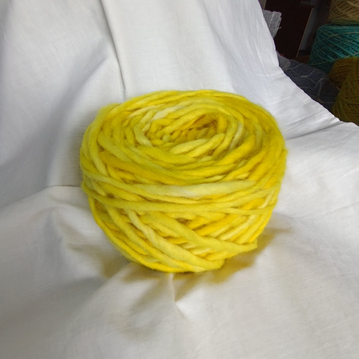 Ovillo 100 grs de Lana natural de oveja corriedale (merino -lincoln) suave al tacto