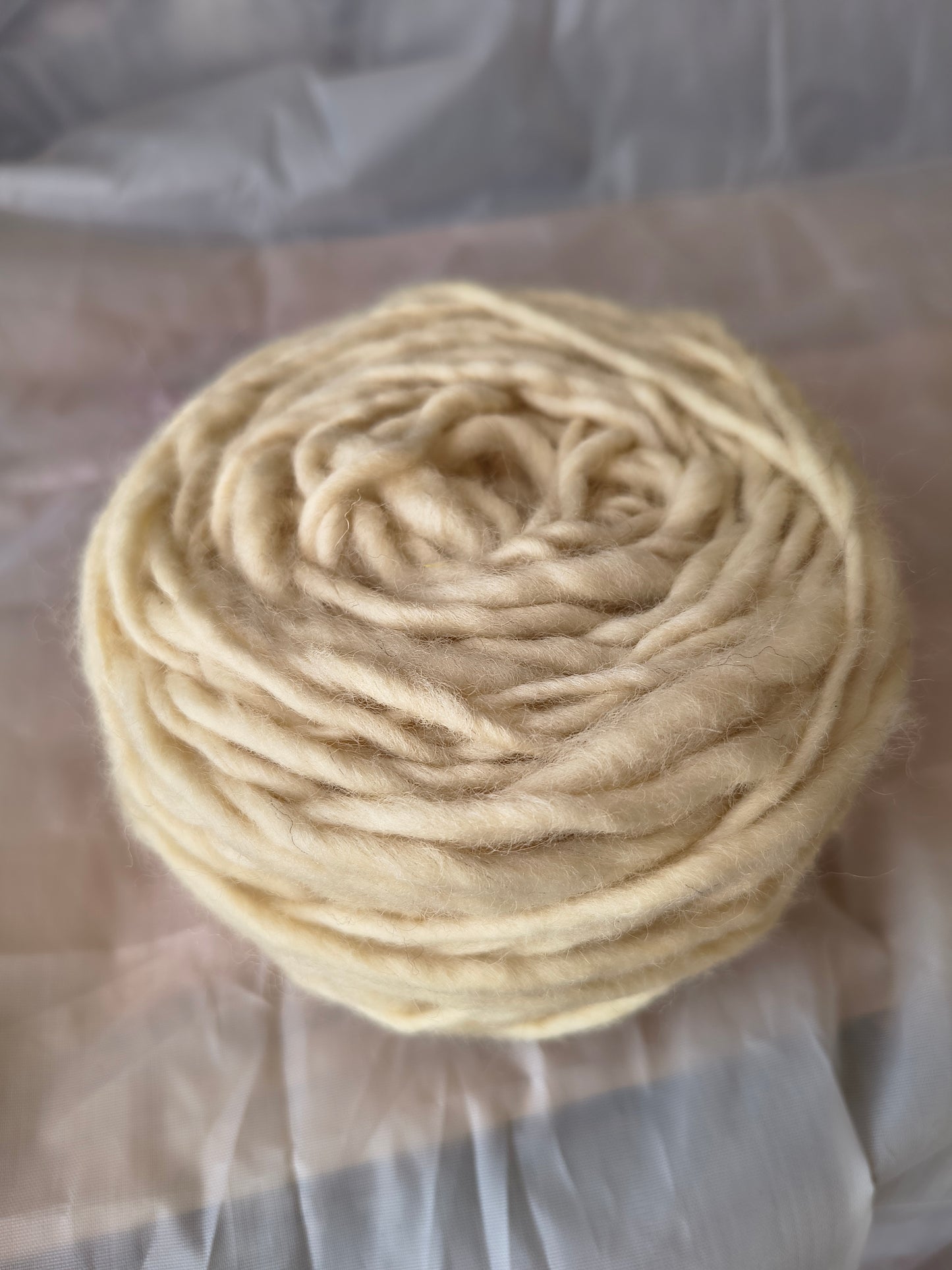 Ovillo 100 grs de Lana natural de oveja corriedale (merino -lincoln) suave al tacto