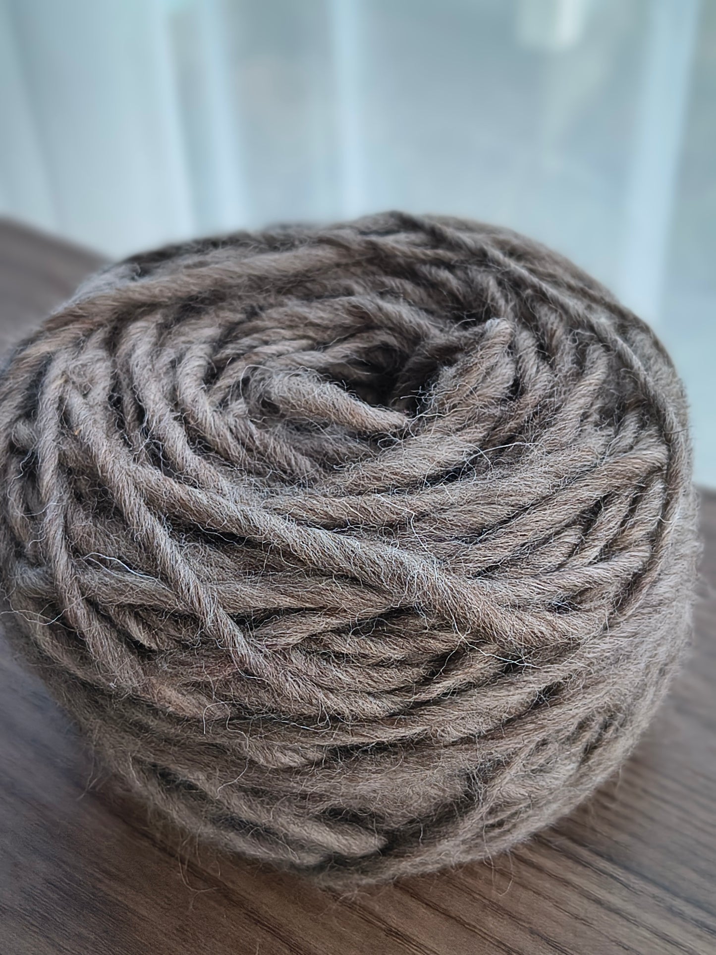 Ovillo 100 grs de Lana natural de oveja corriedale (merino -lincoln) suave al tacto