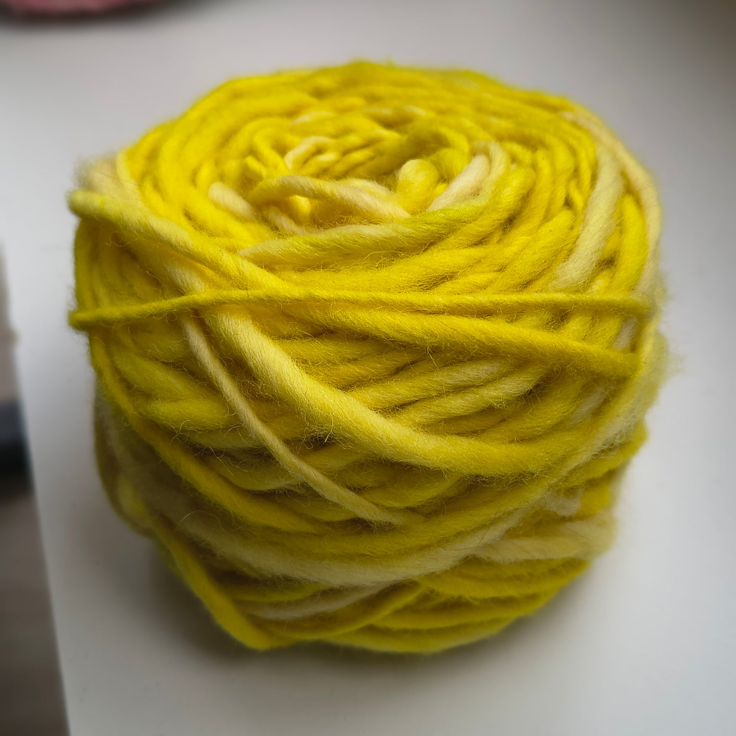 Ovillo 100 grs de Lana natural de oveja corriedale (merino -lincoln) suave al tacto